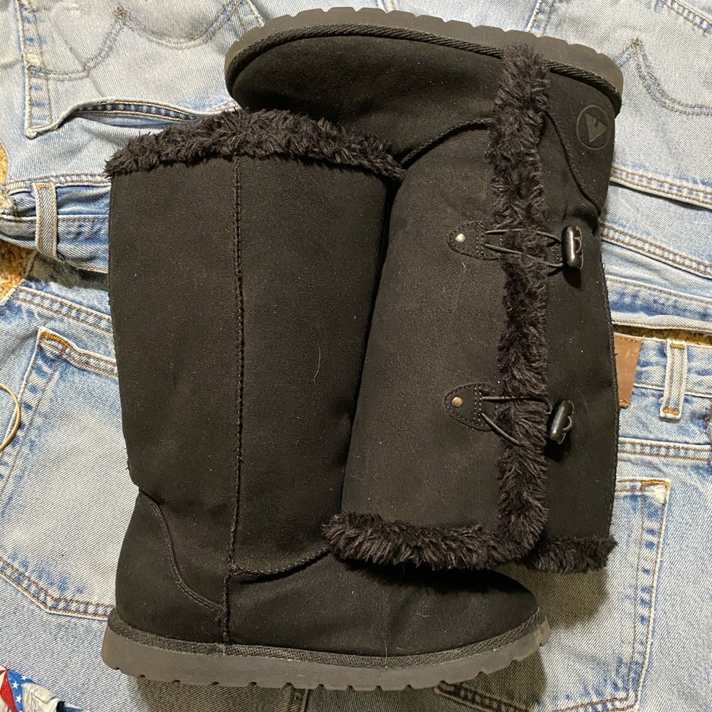Women’s 5 airwalk black boots 2 button